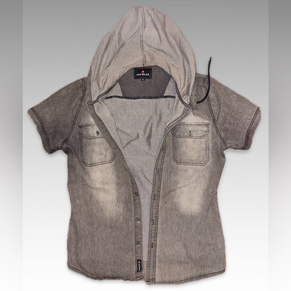 Airwalk Men’s Gray Hooded Short Sleeve Shirt size Small | S
